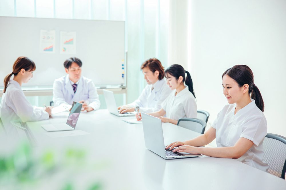 現場で活用できる教材・資料づくりの様子