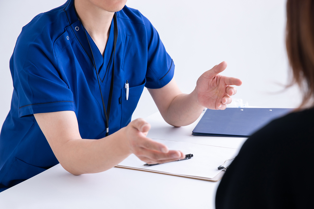 利用者様の口腔ケアに取り組む訪問スタッフ