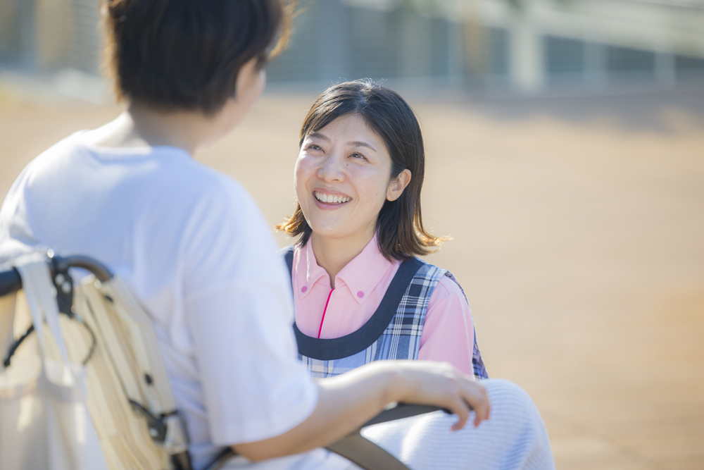 口腔連携の課題を話し合う事業所スタッフ